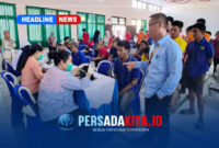 Kepala Dinas Kesehatan Kabupaten Konawe, Yones, bersama Kepala Bidang Kesehatan Masyarakat, Anwar Kide, memantau langsung jalannya Cek Kesehatan Gratis (CKG) dan skrining TB/HIV bagi ratusan warga binaan di Rutan Kelas II B Unaaha, Kamis (1/10/2026). 