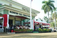 Danrem 143/HO Brigjen TNI Raden Wahyu Sugiarto, S.I.P., M.Han., pada peringatan HUT ke-81 TNI di Kendari.