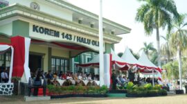 Danrem 143/HO Brigjen TNI Raden Wahyu Sugiarto, S.I.P., M.Han., pada peringatan HUT ke-81 TNI di Kendari.