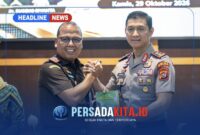 Kapolda Sulawesi Tenggara Irjen Pol. Dr. Himawan Bayu Aji, S.H., S.I.K., M.H., bersama Kepala Kejaksaan Tinggi Sultra Dr. Sugeng Riyanta, S.H., M.H., saat menghadiri Lelang Serentak Barang Rampasan Negara di Aula Kejati Sultra, Kamis (29/10/2026).