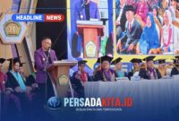 Bupati Konawe H. Yusran Akbar, S.T., menyampaikan sambutan dan paparan data kinerja di podium utama Wisuda ke-XXXI Universitas Lakidende, Unaaha, Sabtu (31/10/2026).