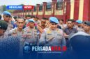 Kabid Propam Polda Sultra, Kombes Pol Erick Budi Santoso (kanan), memberikan keterangan pers terkait kasus dugaan intimidasi terhadap jurnalis TV One di Mapolda Sultra, Jumat (09/10/2026).