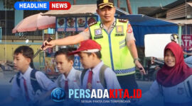 Aksi humanis Kapolres Konawe, AKBP Edi Raharjono, S.I.K., M.Si   memastikan anak-anak sekolah tiba di seberang jalan dengan selamat.