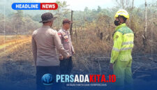 Kapolsek Routa Iptu Fahri L., S.H., bersama personel dan warga bergerak cepat memadamkan api di Desa Parudongka.