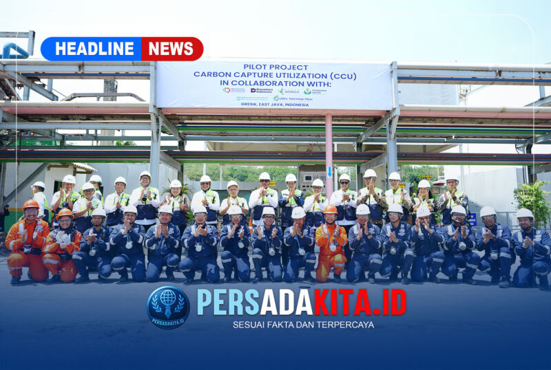 Menteri Perindustrian Muhammad Sarmuji saat meninjau fasilitas produksi PT Xinyi Glass Indonesia di Kawasan Industri JIIPE KEK Gresik, Jawa Timur. (Foto: Kemenperin)