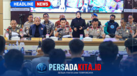 Kapolda Sultra, Irjen Pol. Himawan Bayu Aji, memimpin langsung konferensi pers pengungkapan kasus di Aula Dachara.