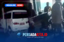 Tangkapan layar video viral yang memperlihatkan keluhan warga Tongauna soal rujukan pasien yang akan melahirkan menggunakan mobil pikap. (Foto: Tangkapan Layar Facebook Askun Korex)