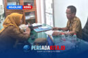 Kepala Dinas Kesehatan Kabupaten Konawe, Yones, SE MM (kanan), saat melakukan sidak dan berdialog langsung dengan Kepala Puskesmas Tongauna, Santi, SKM, M.Kes, terkait insiden rujukan pasien menggunakan mobil pikap, Selasa (20/10/2026).