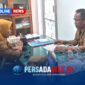 Kepala Dinas Kesehatan Kabupaten Konawe, Yones, SE MM (kanan), saat melakukan sidak dan berdialog langsung dengan Kepala Puskesmas Tongauna, Santi, SKM, M.Kes, terkait insiden rujukan pasien menggunakan mobil pikap, Selasa (20/10/2026).