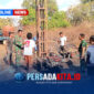Personel Satgas TMMD 130 Kodim 1416/Muna bersama warga Desa Kawite-wite, Kecamatan Kabawo, bahu-membahu merakit dan menyiapkan mesin bor untuk pembuatan sumur air bersih.