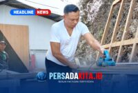 Bupati Konawe, Yusran Akbar, ST., saat mengoperasikan mesin serut kayu (planer) di waktu luangnya. Tangan yang biasa menandatangani kebijakan ini akrab dengan serbuk gergaji dan alat pertukangan.